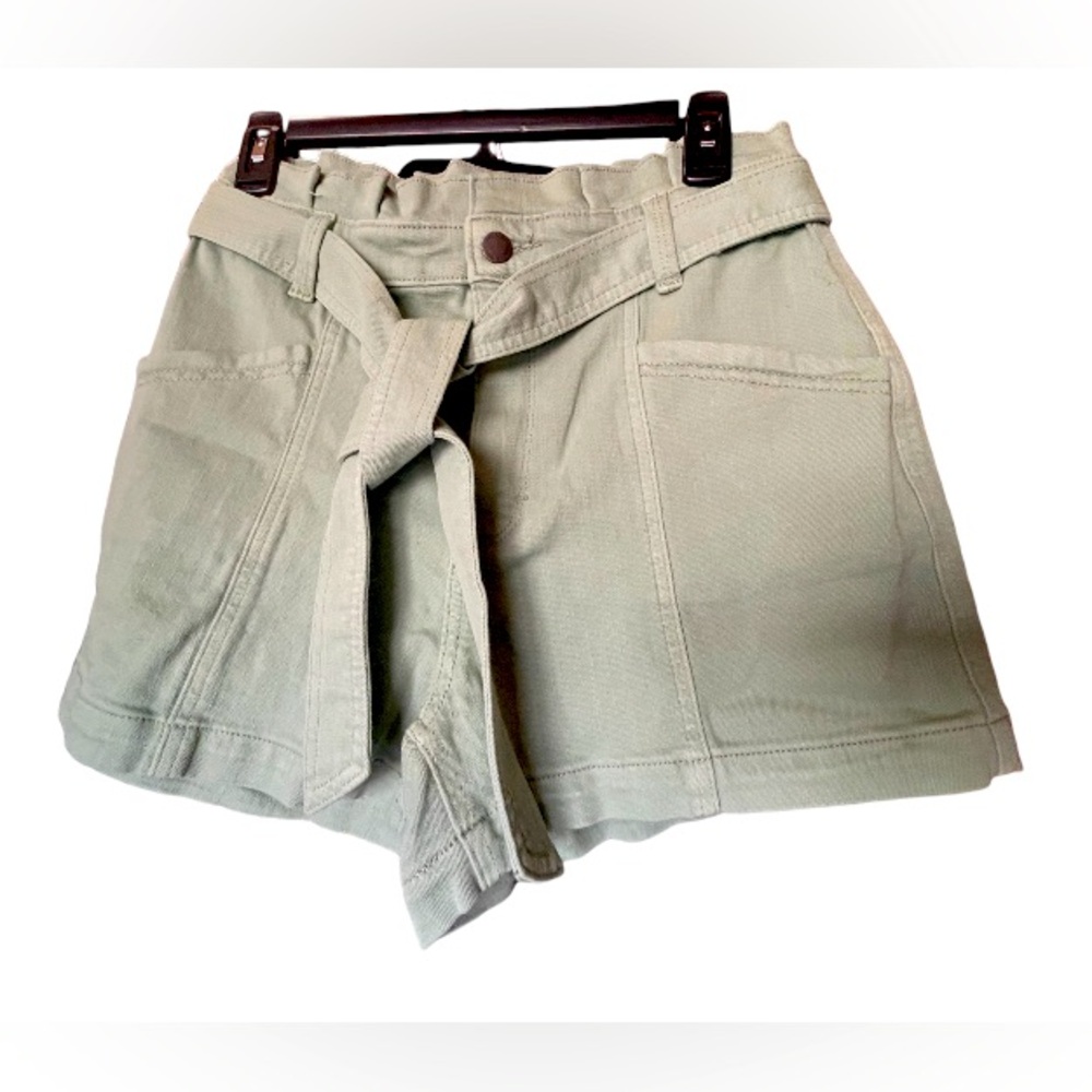 Universal thread shorts Size 6